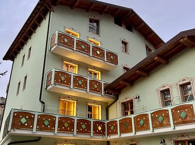 La Valle Del Gran Sasso Szálloda *